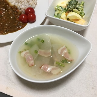 蕪と刻んだ葉のベーコンの白だしあっさりスープ♡